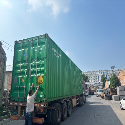 Ma egy 40 lábú konténert szállítottak Oroszországba!